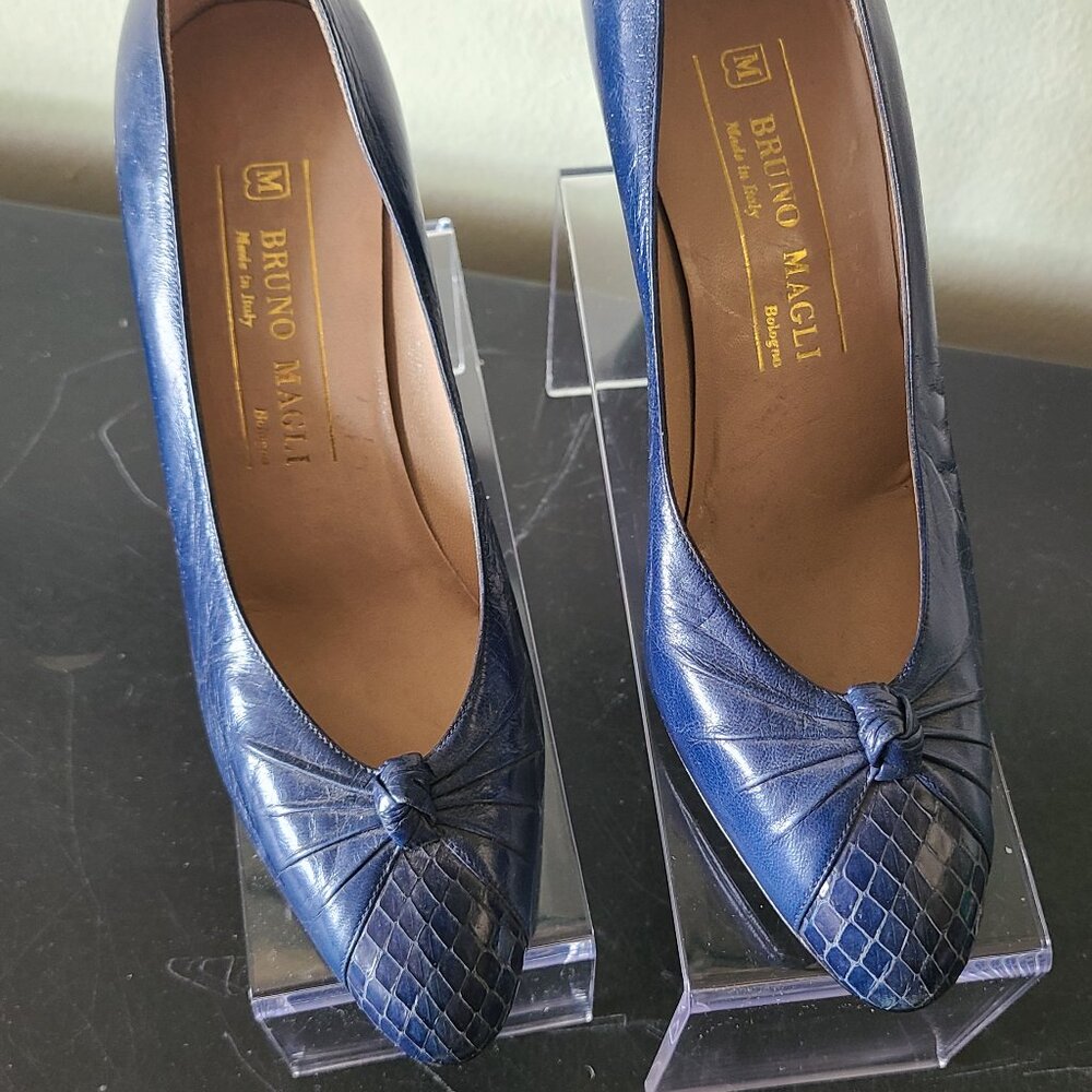 BRUNO MAGLI Navy leather heel, 6.5 B